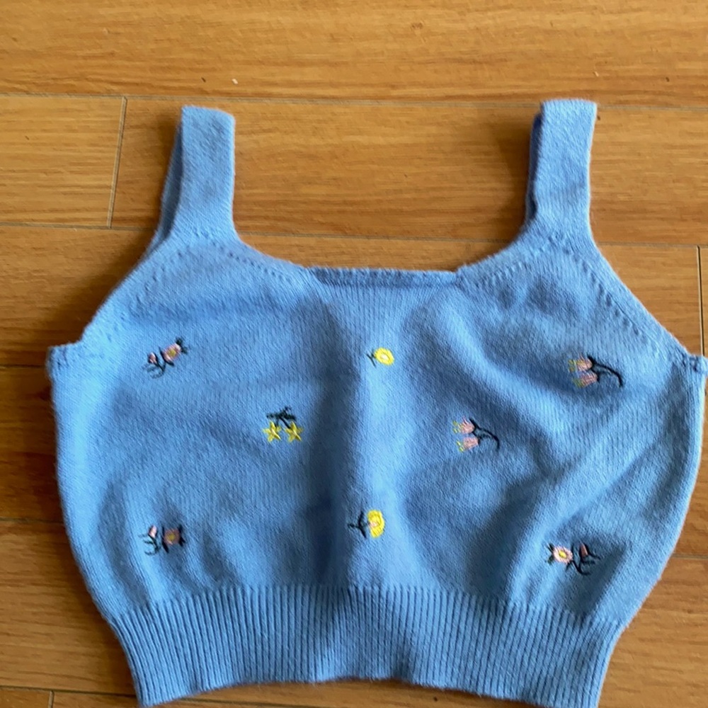 Size M crop top :)